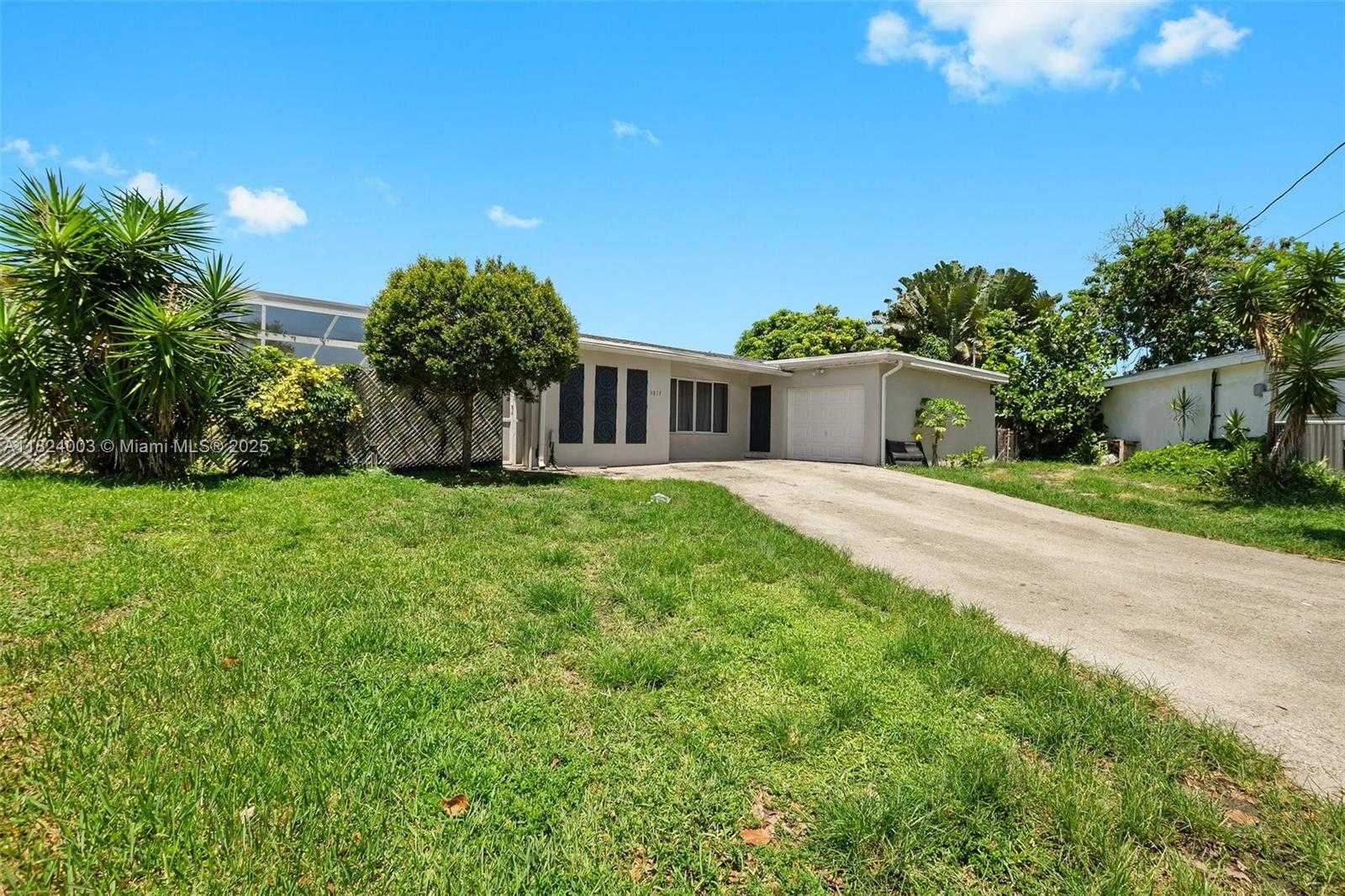 Small Image of 3813 SOUTH LAKE TER, Miramar Number 5