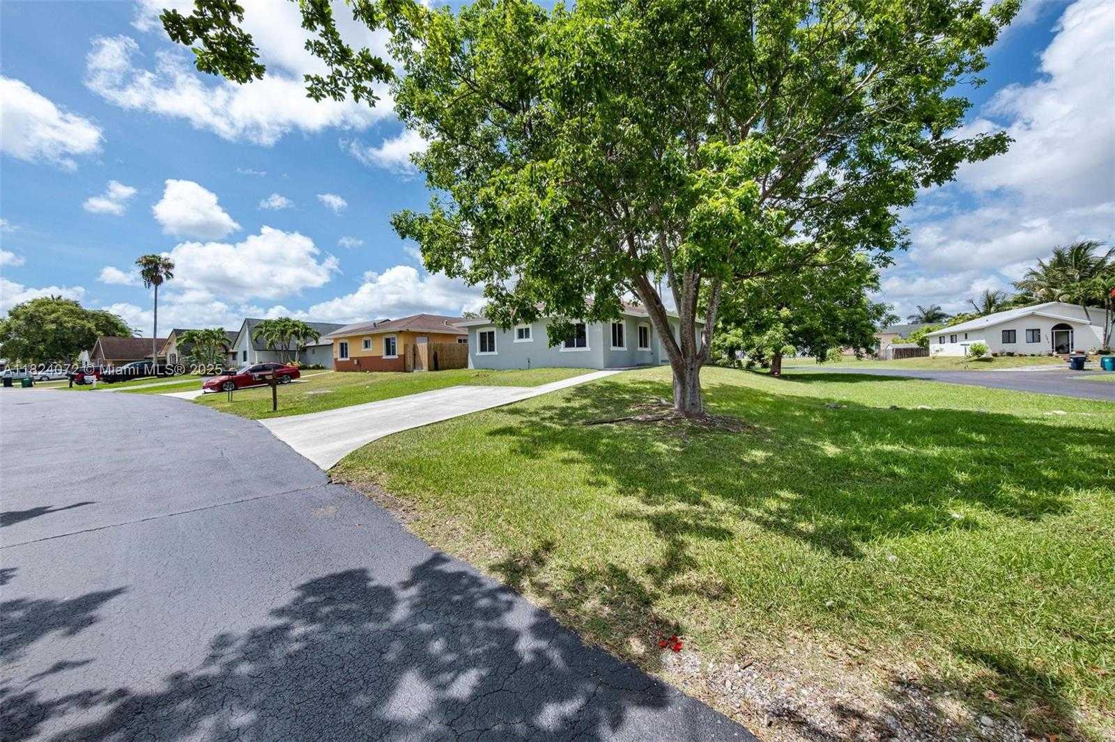 Small Image of 13576 SOUTH WEST 287TH TER, Homestead Number 3