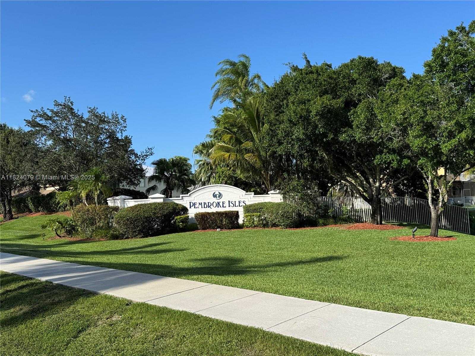 Small Image of 17088 NORTH WEST 19TH ST, Pembroke Pines Number 26