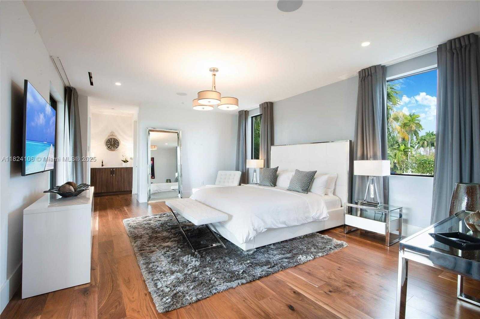 Small Image of 7501 COQUINA DR, North Bay Village Number 16