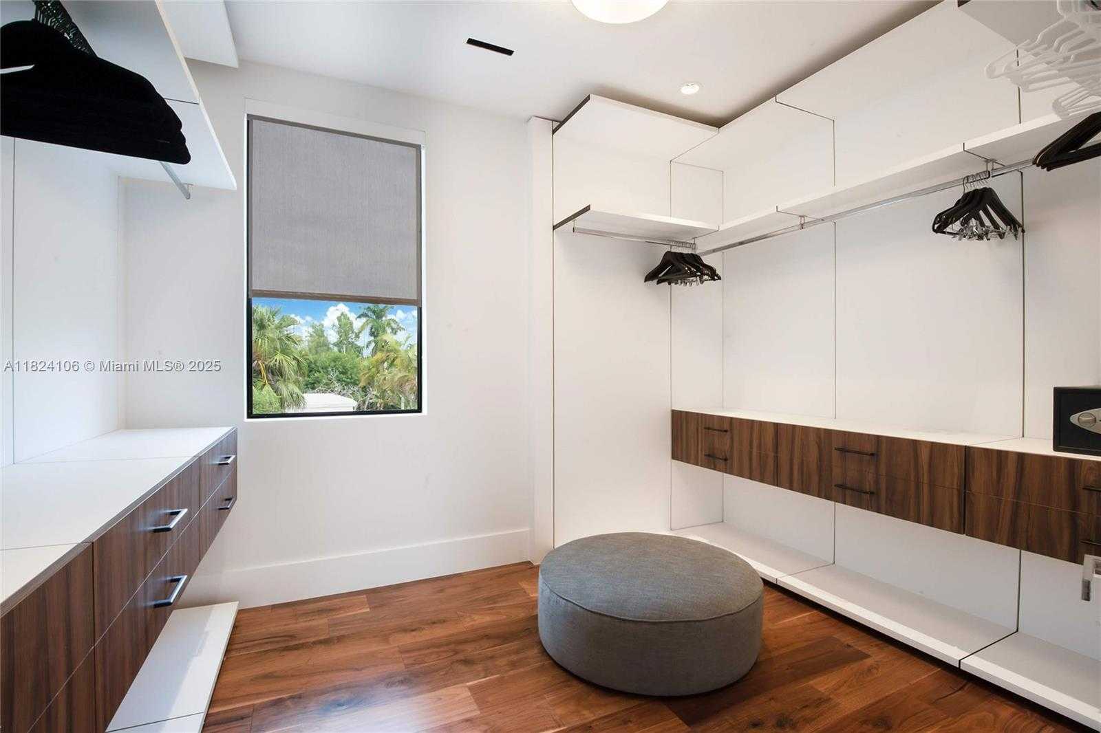 Small Image of 7501 COQUINA DR, North Bay Village Number 19