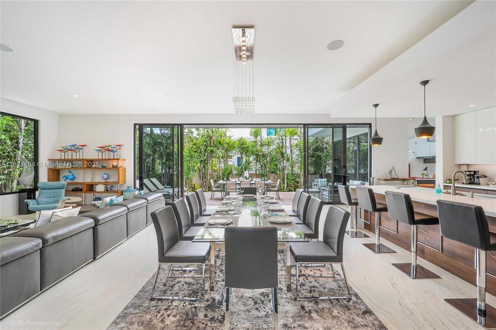 Small Image of 7501 COQUINA DR, North Bay Village Number 2