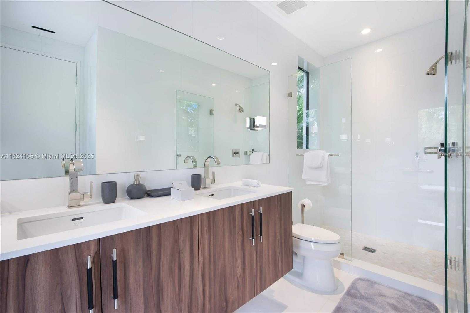 Small Image of 7501 COQUINA DR, North Bay Village Number 26