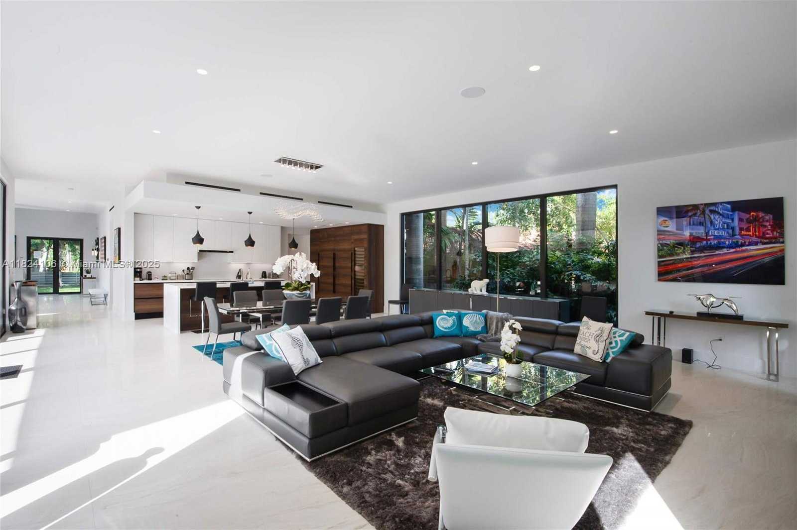 Small Image of 7501 COQUINA DR, North Bay Village Number 3