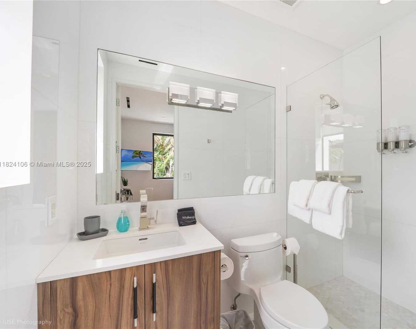 Small Image of 7501 COQUINA DR, North Bay Village Number 32