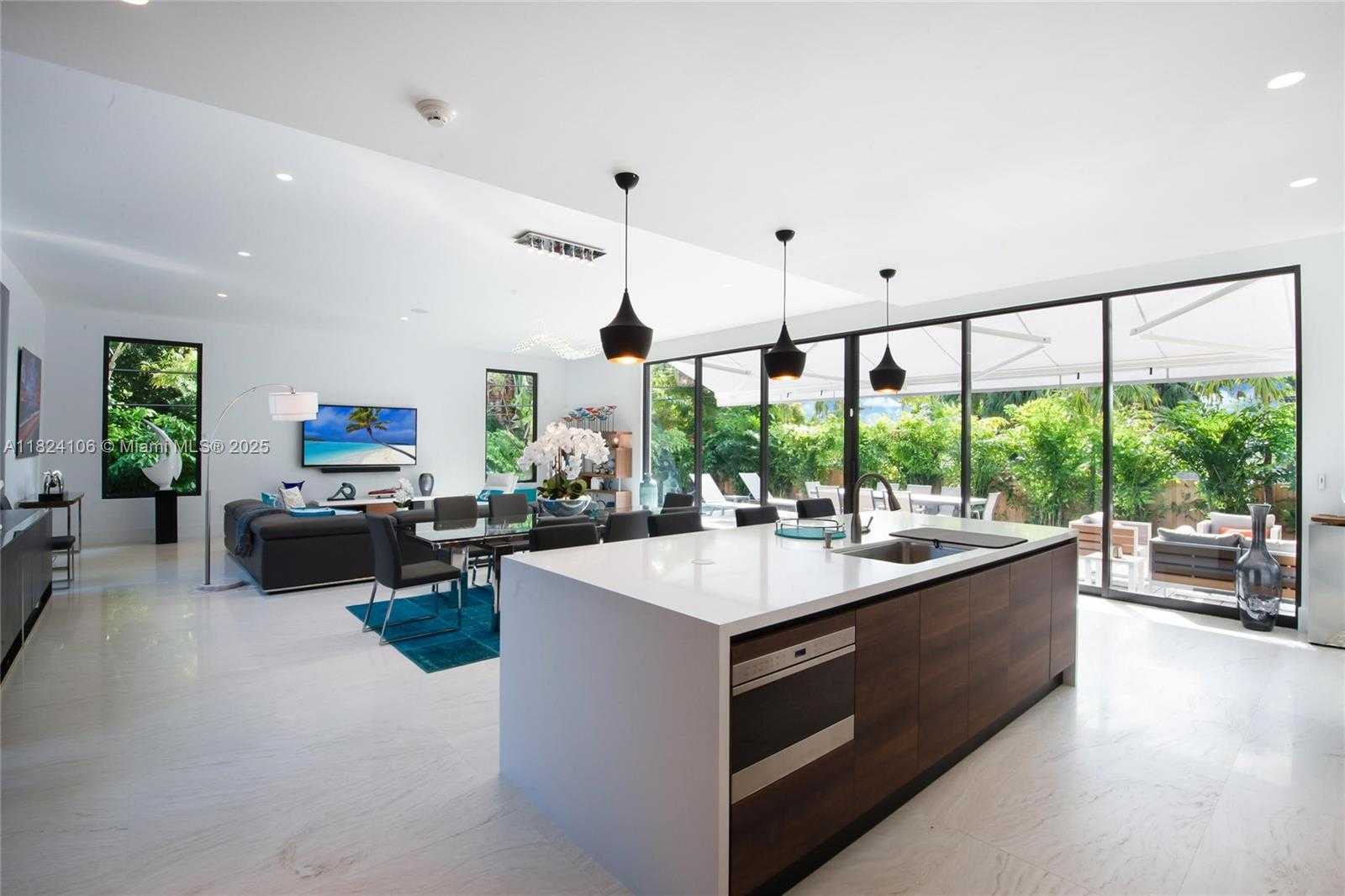 Small Image of 7501 COQUINA DR, North Bay Village Number 4