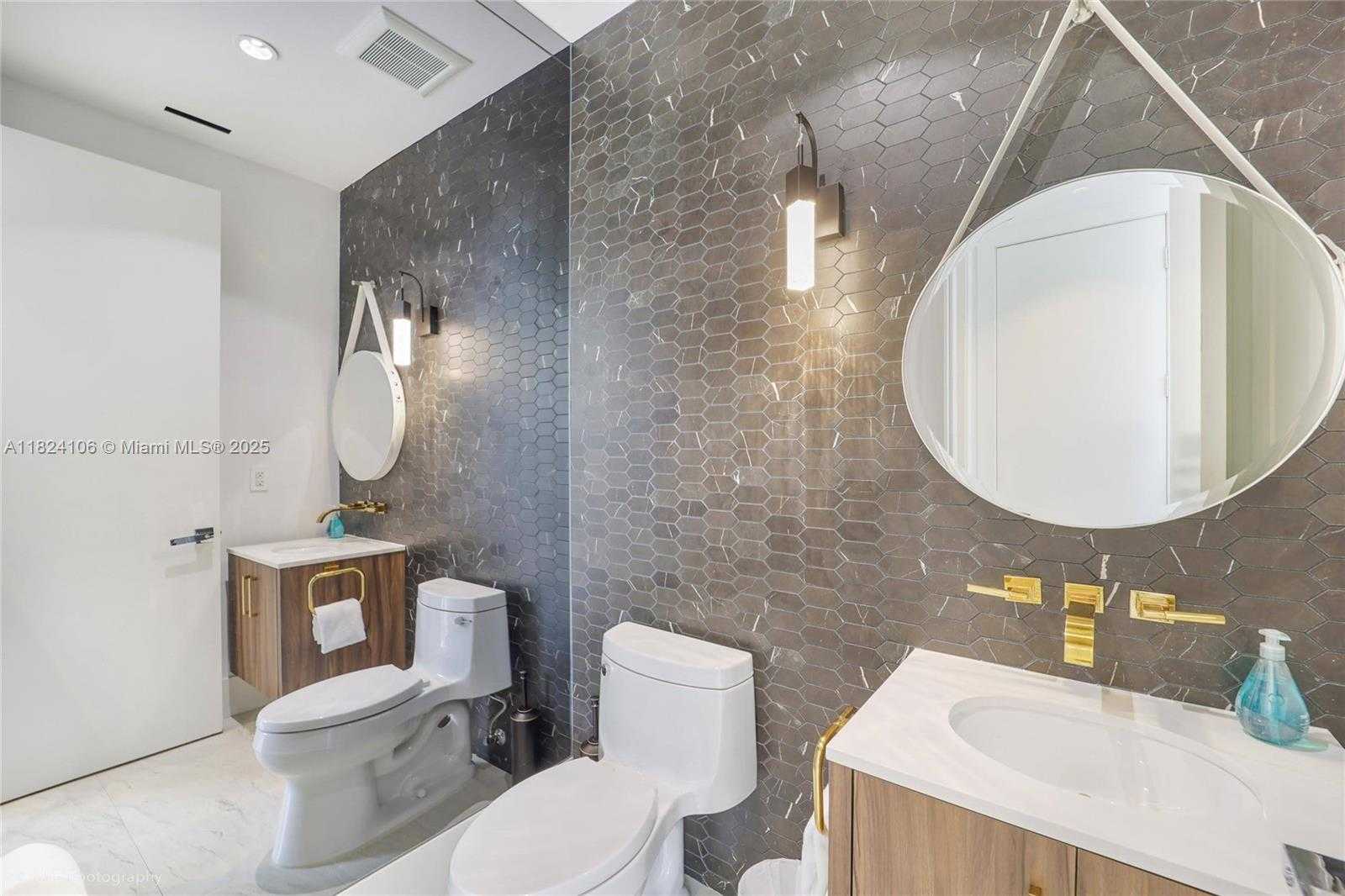 Small Image of 7501 COQUINA DR, North Bay Village Number 41
