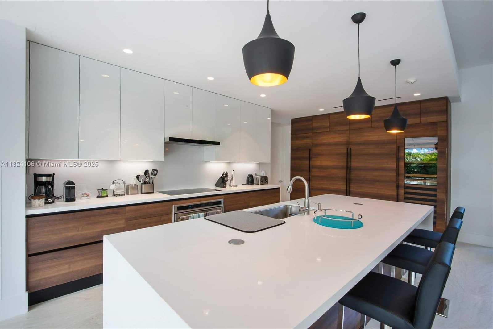 Small Image of 7501 COQUINA DR, North Bay Village Number 5