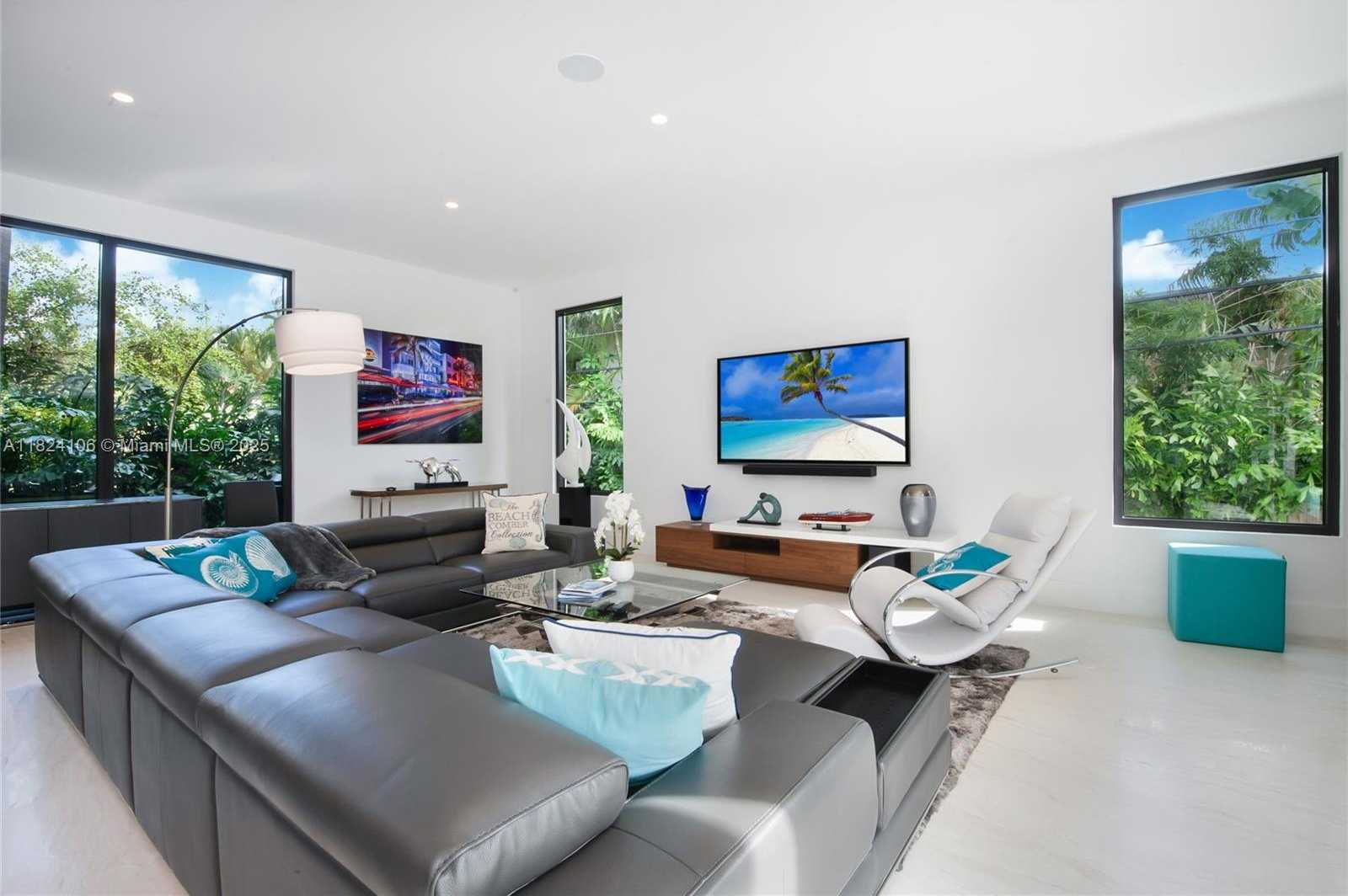 Small Image of 7501 COQUINA DR, North Bay Village Number 7
