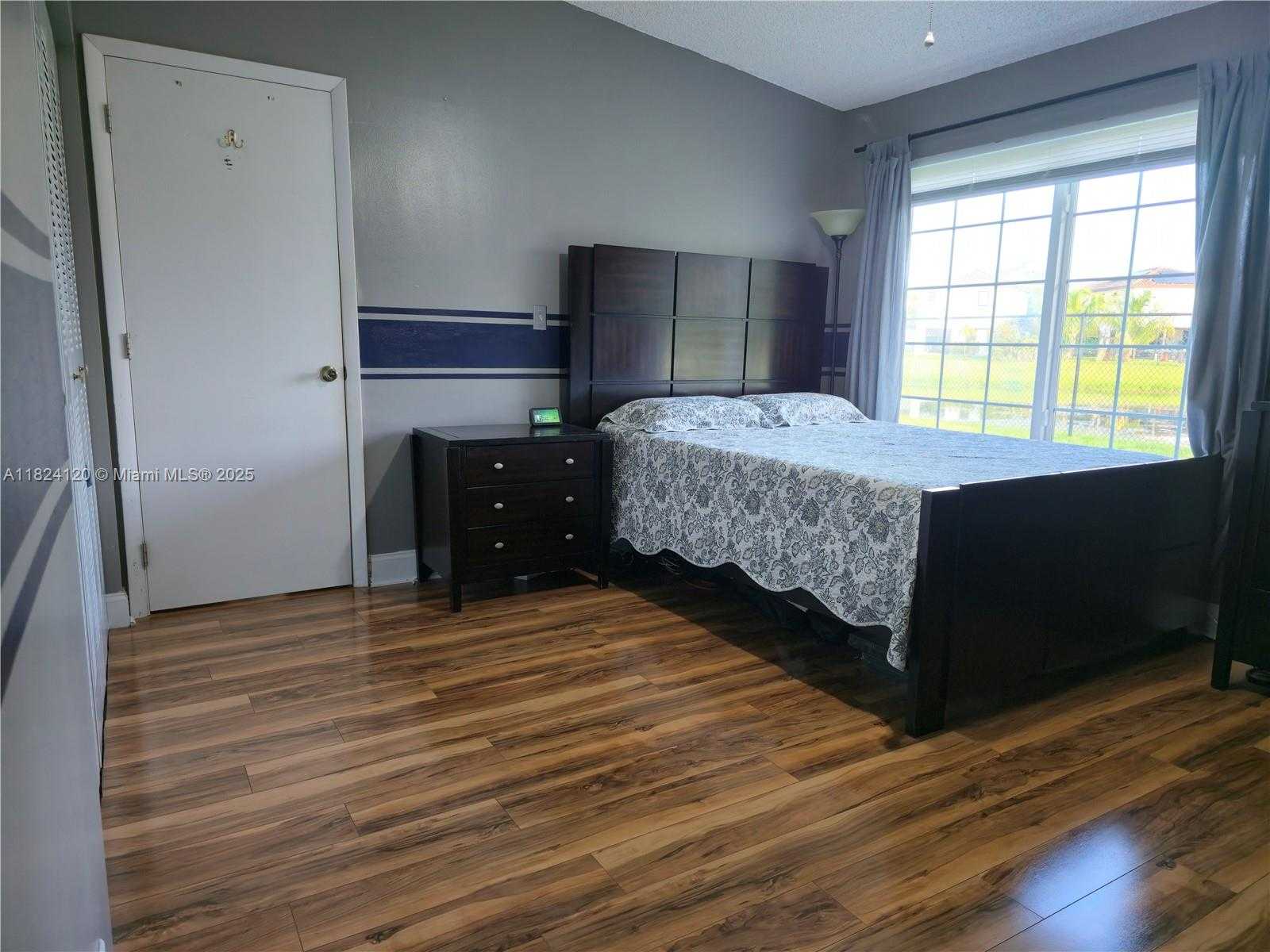 Small Image of 9410 SOUTH MEADOWS CIR, Miramar Number 13