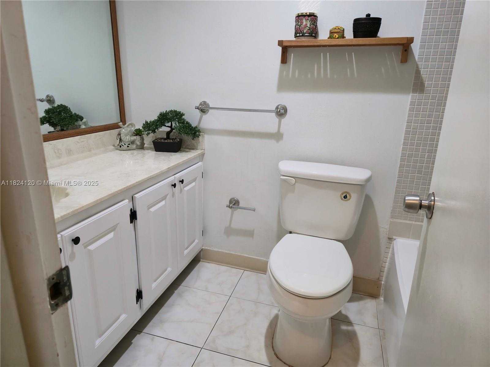 Small Image of 9410 SOUTH MEADOWS CIR, Miramar Number 14