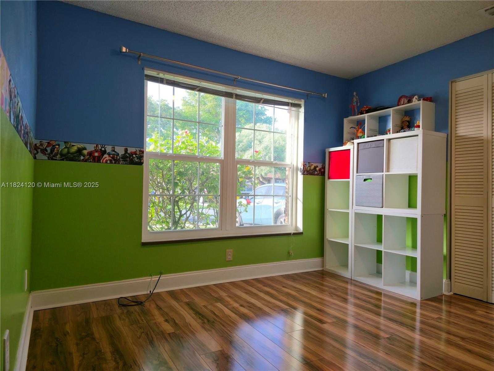 Small Image of 9410 SOUTH MEADOWS CIR, Miramar Number 16