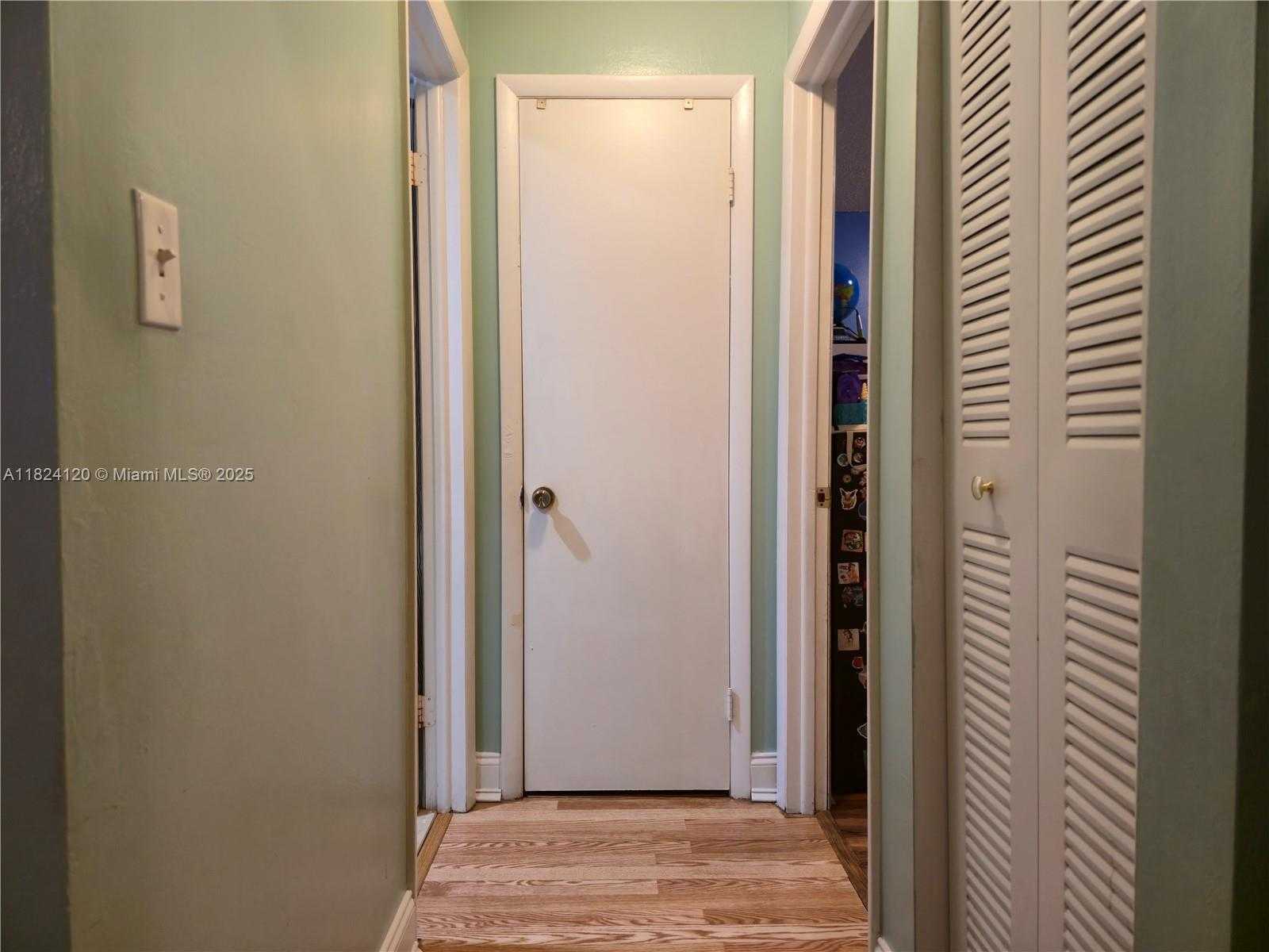 Small Image of 9410 SOUTH MEADOWS CIR, Miramar Number 20