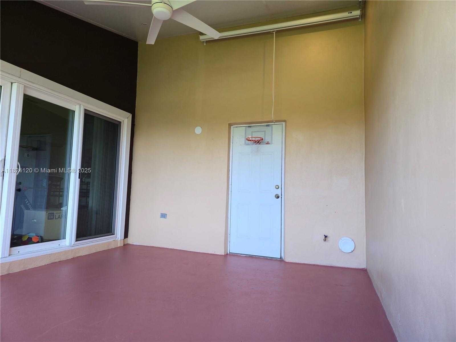 Small Image of 9410 SOUTH MEADOWS CIR, Miramar Number 23