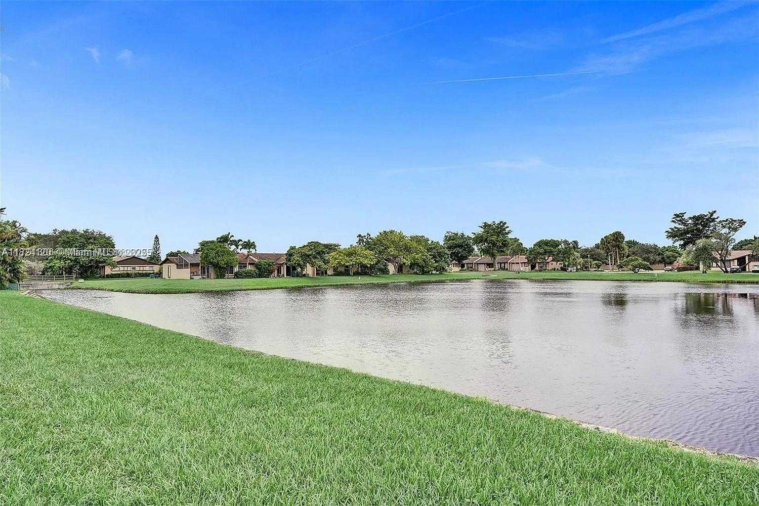 Small Image of 9410 SOUTH MEADOWS CIR, Miramar Number 5