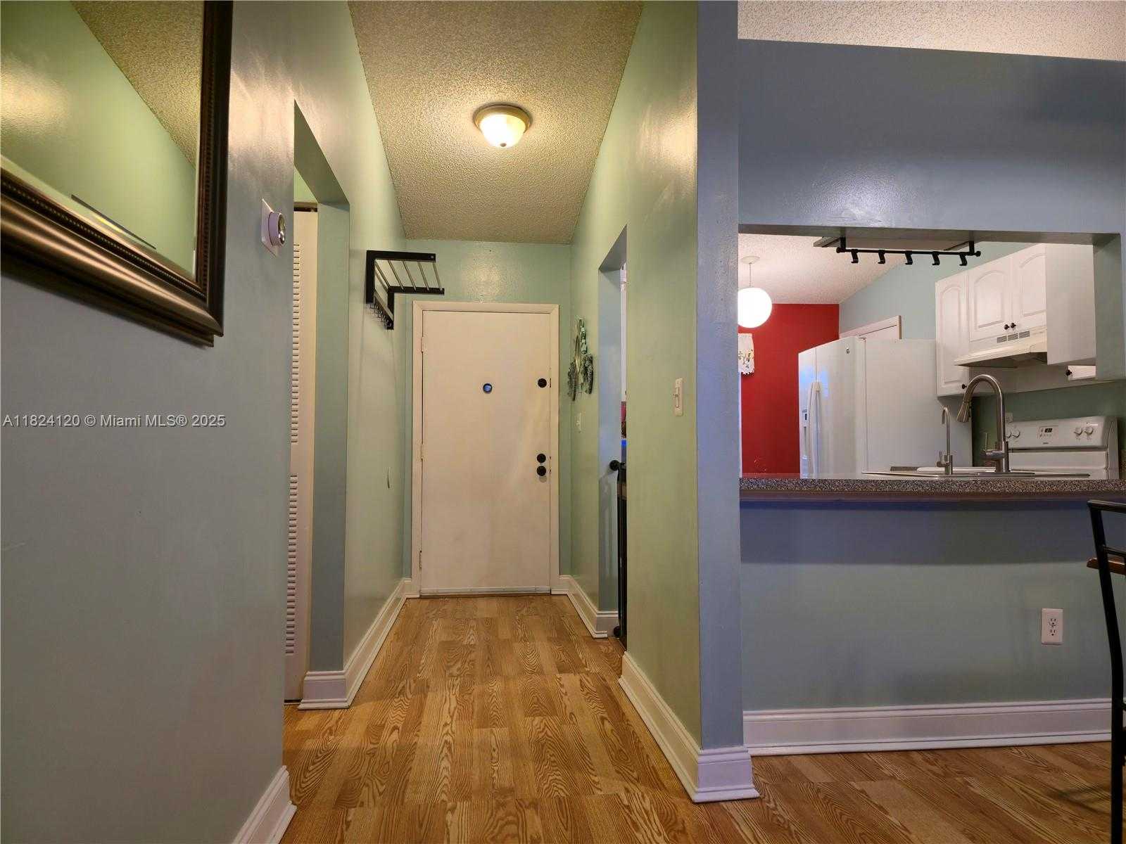 Small Image of 9410 SOUTH MEADOWS CIR, Miramar Number 6