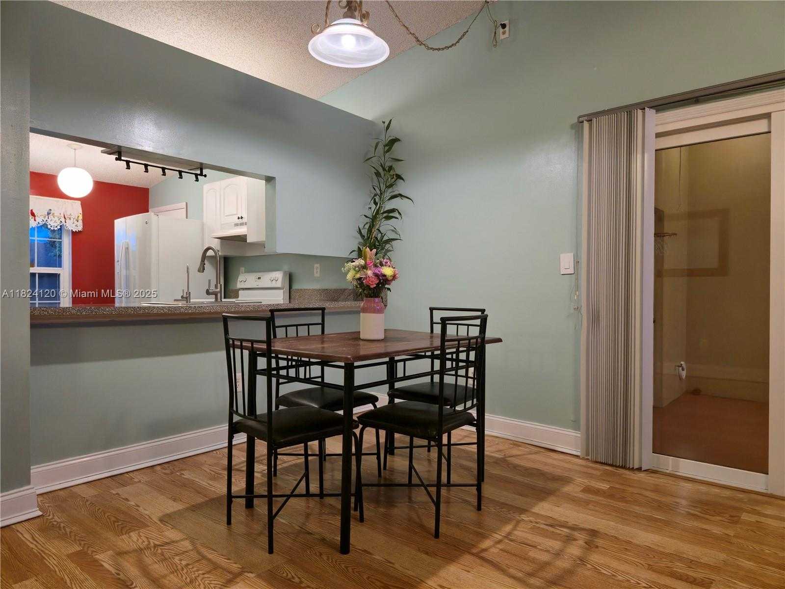 Small Image of 9410 SOUTH MEADOWS CIR, Miramar Number 7