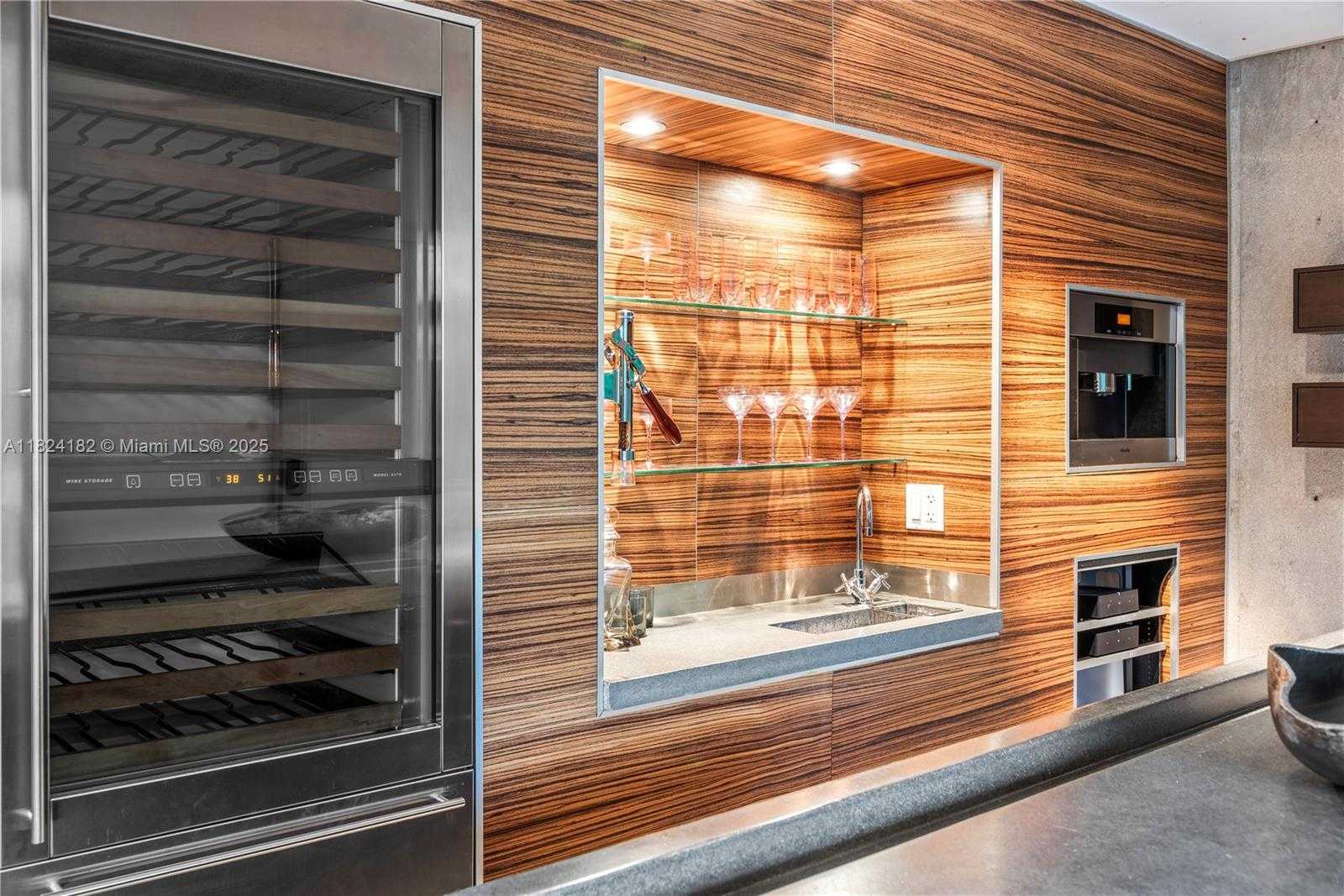 Small Image of 1606 SOUTH BAYSHORE DR, Miami Number 13