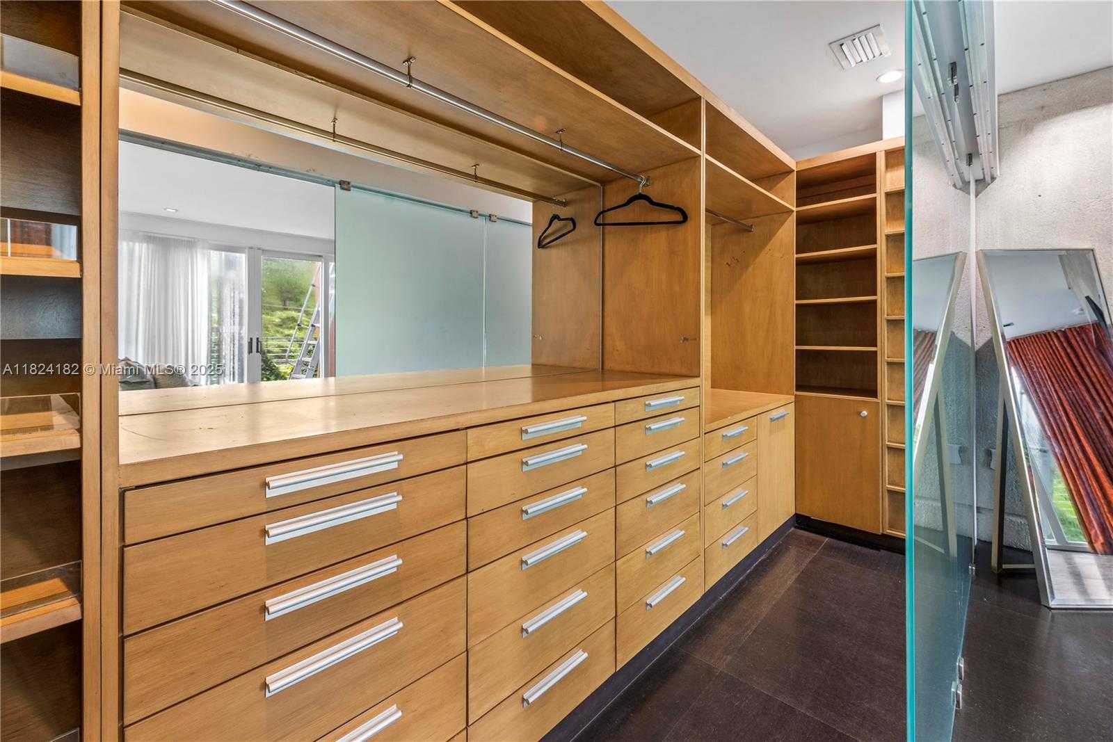 Small Image of 1606 SOUTH BAYSHORE DR, Miami Number 19