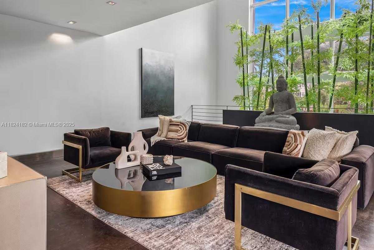 Small Image of 1606 SOUTH BAYSHORE DR, Miami Number 2