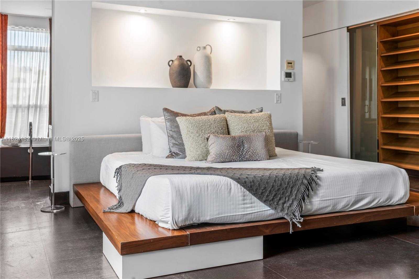 Small Image of 1606 SOUTH BAYSHORE DR, Miami Number 22