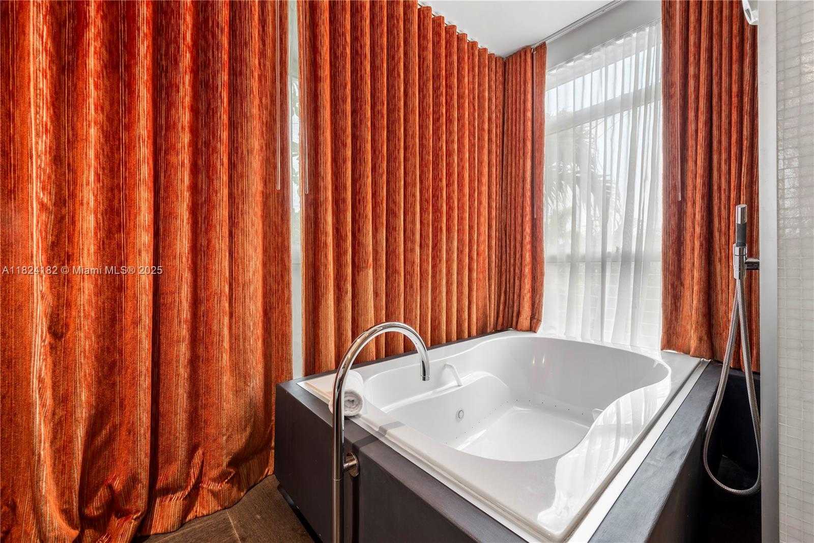 Small Image of 1606 SOUTH BAYSHORE DR, Miami Number 25