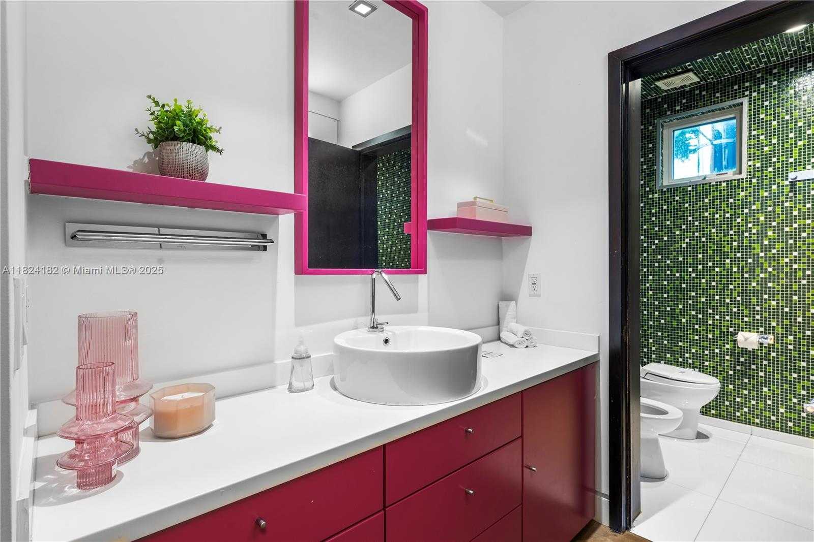 Small Image of 1606 SOUTH BAYSHORE DR, Miami Number 30