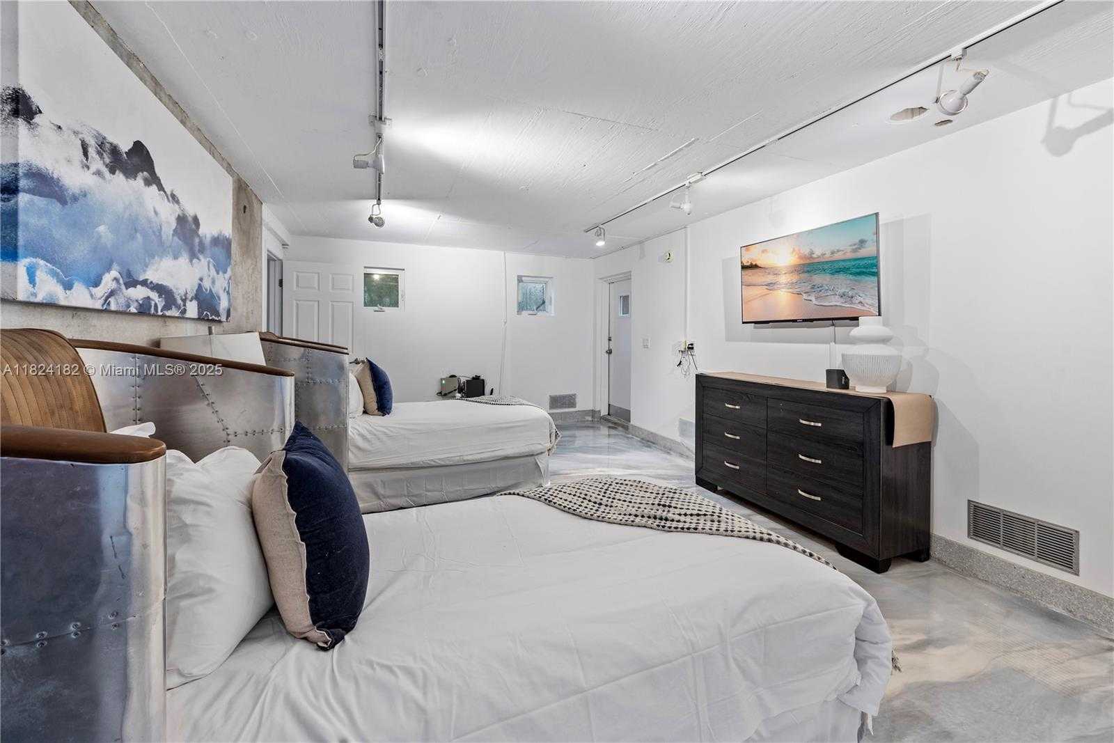 Small Image of 1606 SOUTH BAYSHORE DR, Miami Number 41