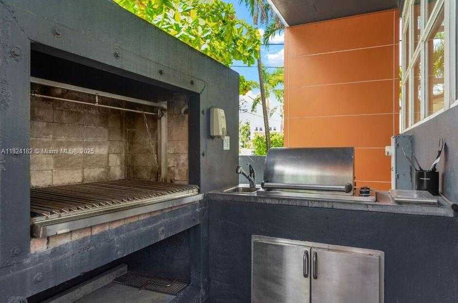 Small Image of 1606 SOUTH BAYSHORE DR, Miami Number 52