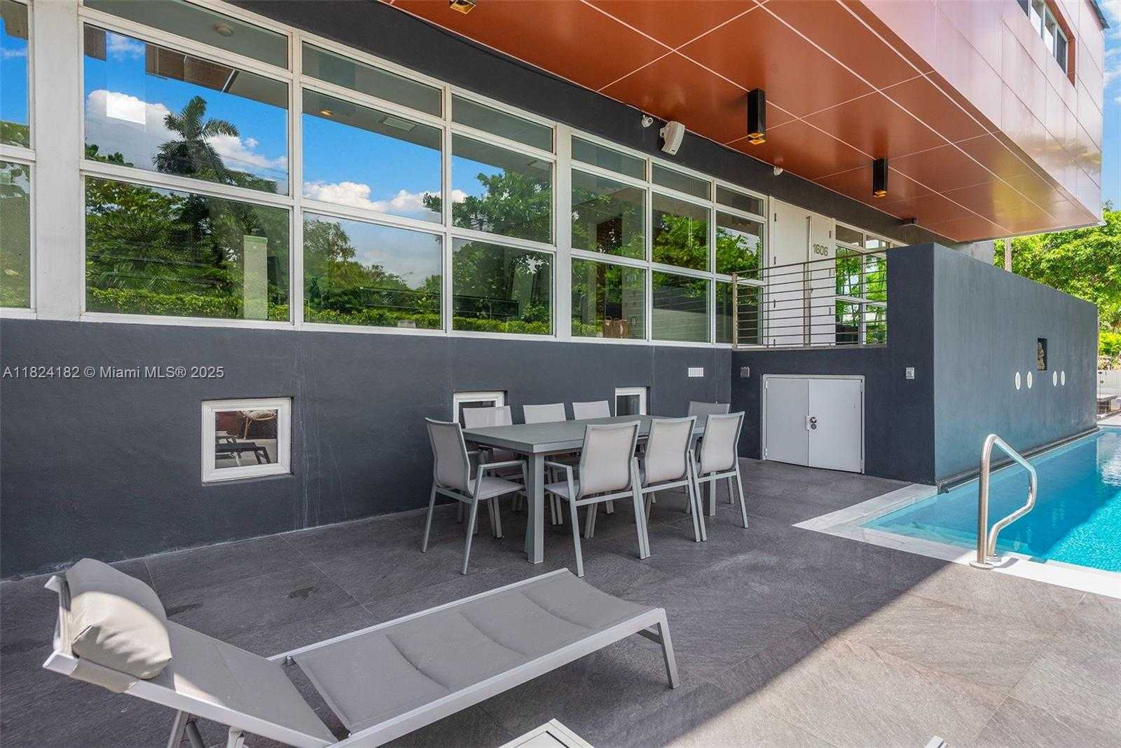 Small Image of 1606 SOUTH BAYSHORE DR, Miami Number 54