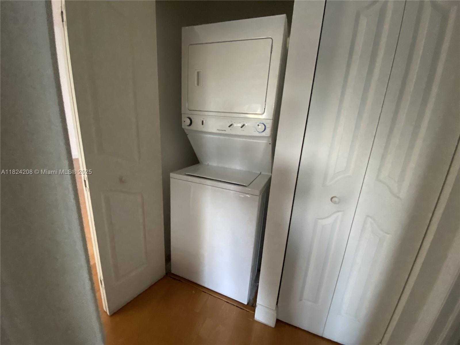 Small Image of 18942 NORTH WEST 86TH CT, Hialeah Number 13