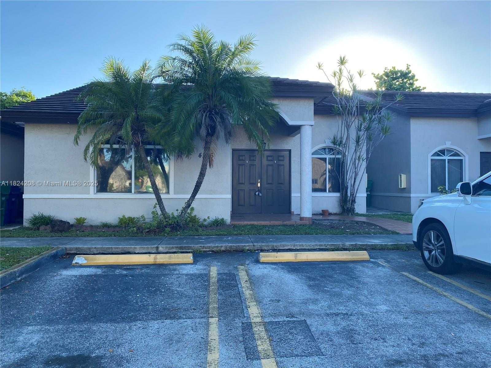 Small Image of 18942 NORTH WEST 86TH CT, Hialeah Number 2