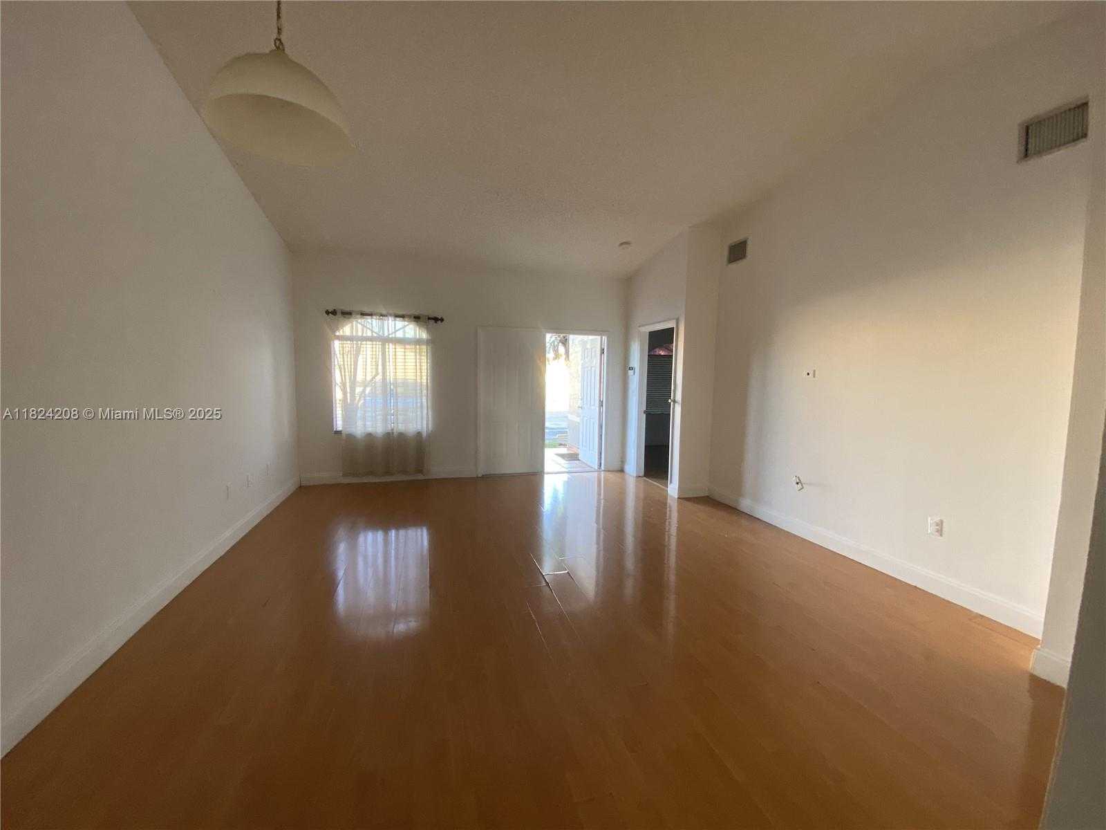 Small Image of 18942 NORTH WEST 86TH CT, Hialeah Number 5