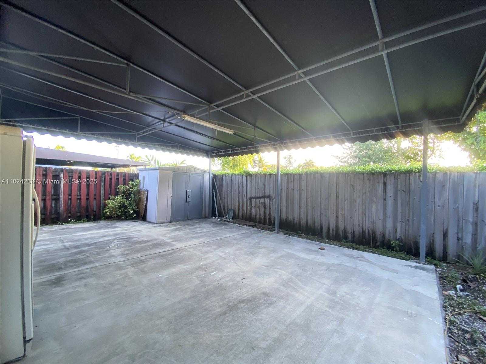 Small Image of 18942 NORTH WEST 86TH CT, Hialeah Number 6