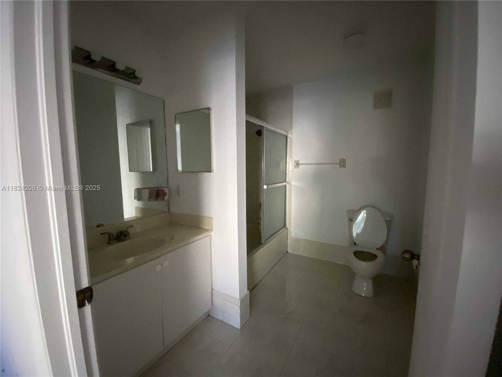 Small Image of 18942 NORTH WEST 86TH CT, Hialeah Number 8