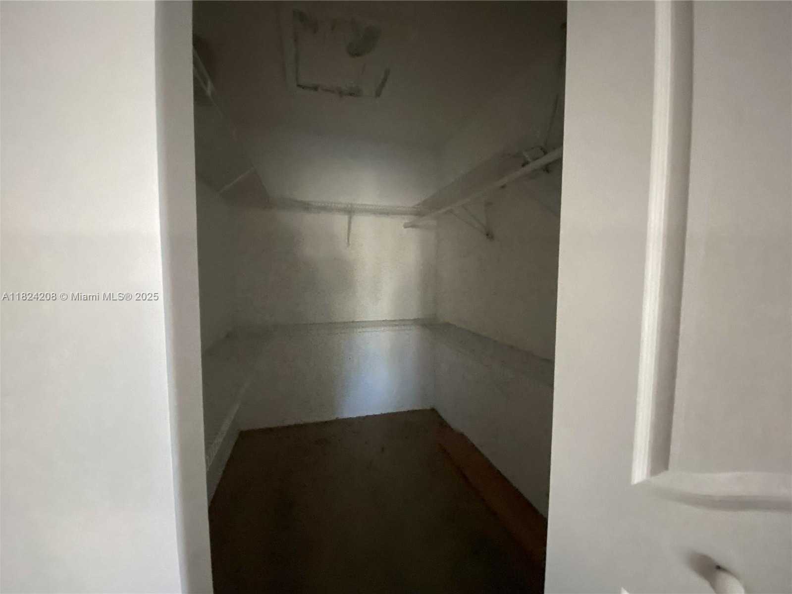 Small Image of 18942 NORTH WEST 86TH CT, Hialeah Number 9