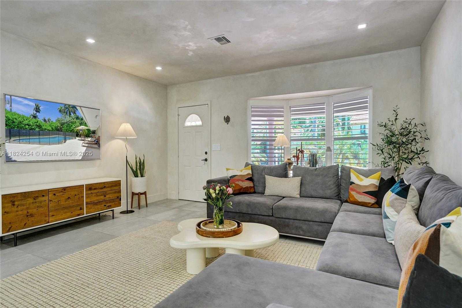Small Image of 1330 HARRISON ST, Hollywood Number 25