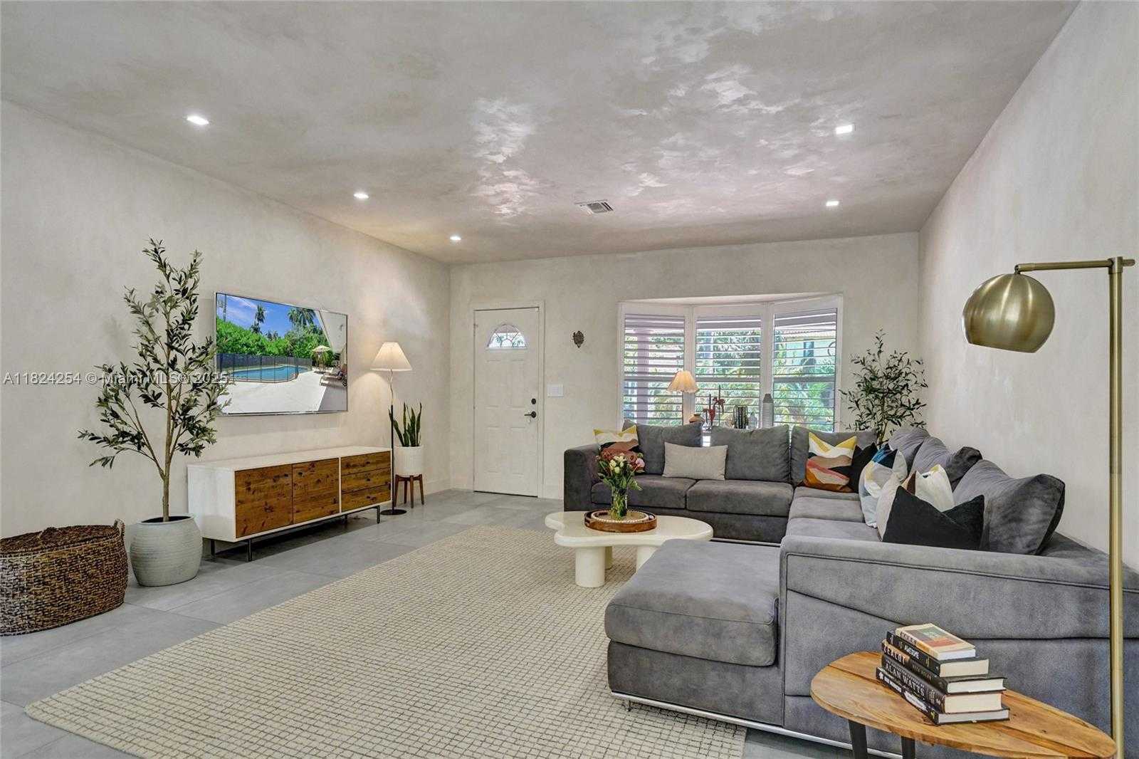 Small Image of 1330 HARRISON ST, Hollywood Number 26