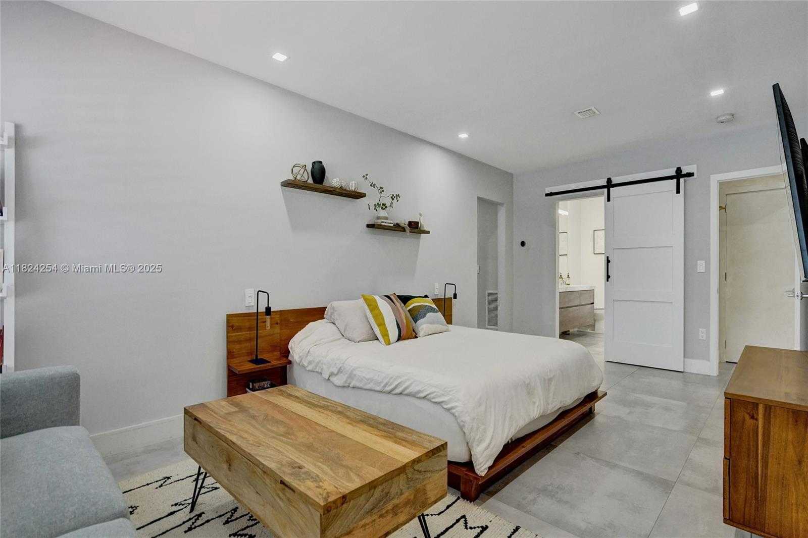 Small Image of 1330 HARRISON ST, Hollywood Number 33