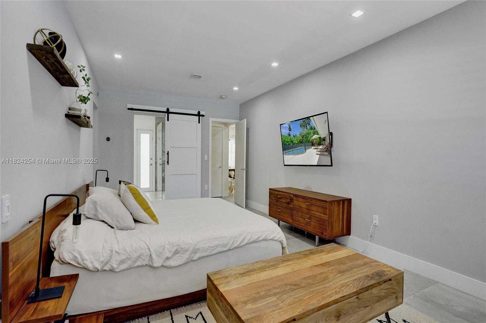 Small Image of 1330 HARRISON ST, Hollywood Number 37