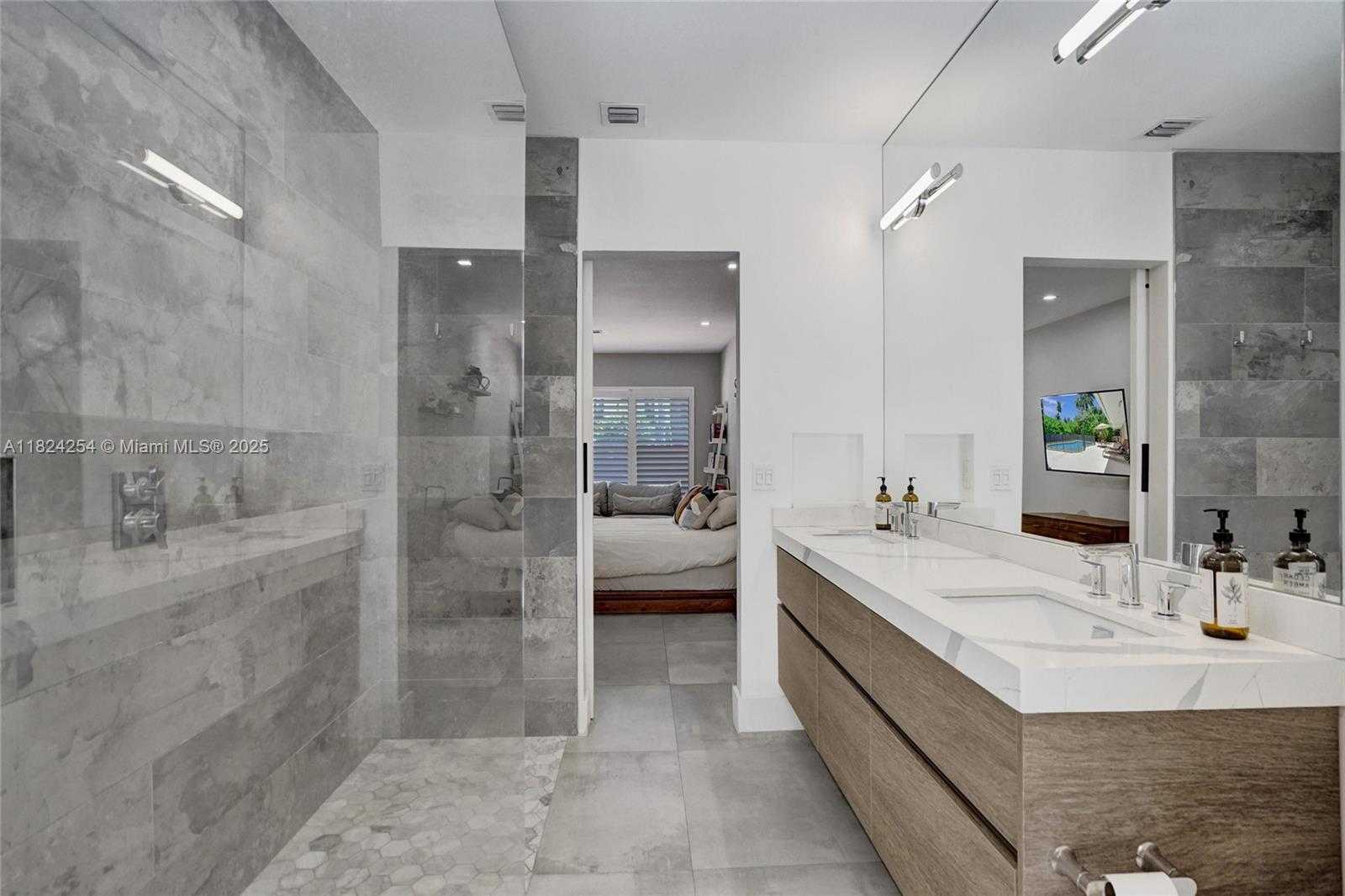 Small Image of 1330 HARRISON ST, Hollywood Number 45