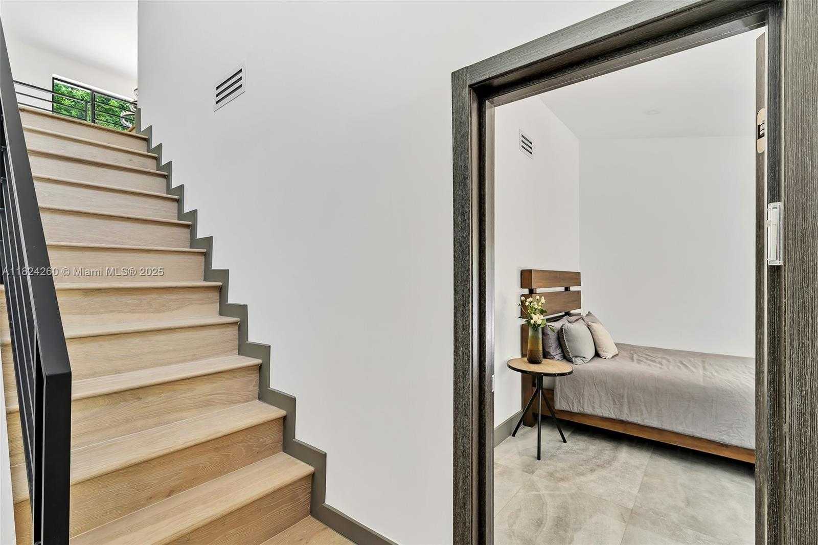 Small Image of 5811 SOUTH WEST 33 TER, Hollywood Number 34