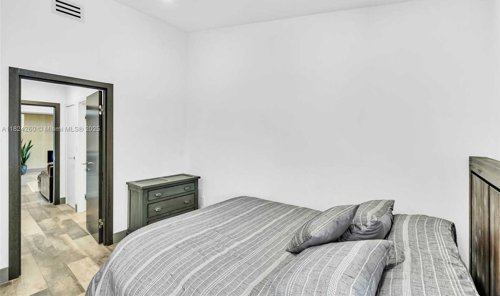 Small Image of 5811 SOUTH WEST 33 TER, Hollywood Number 48