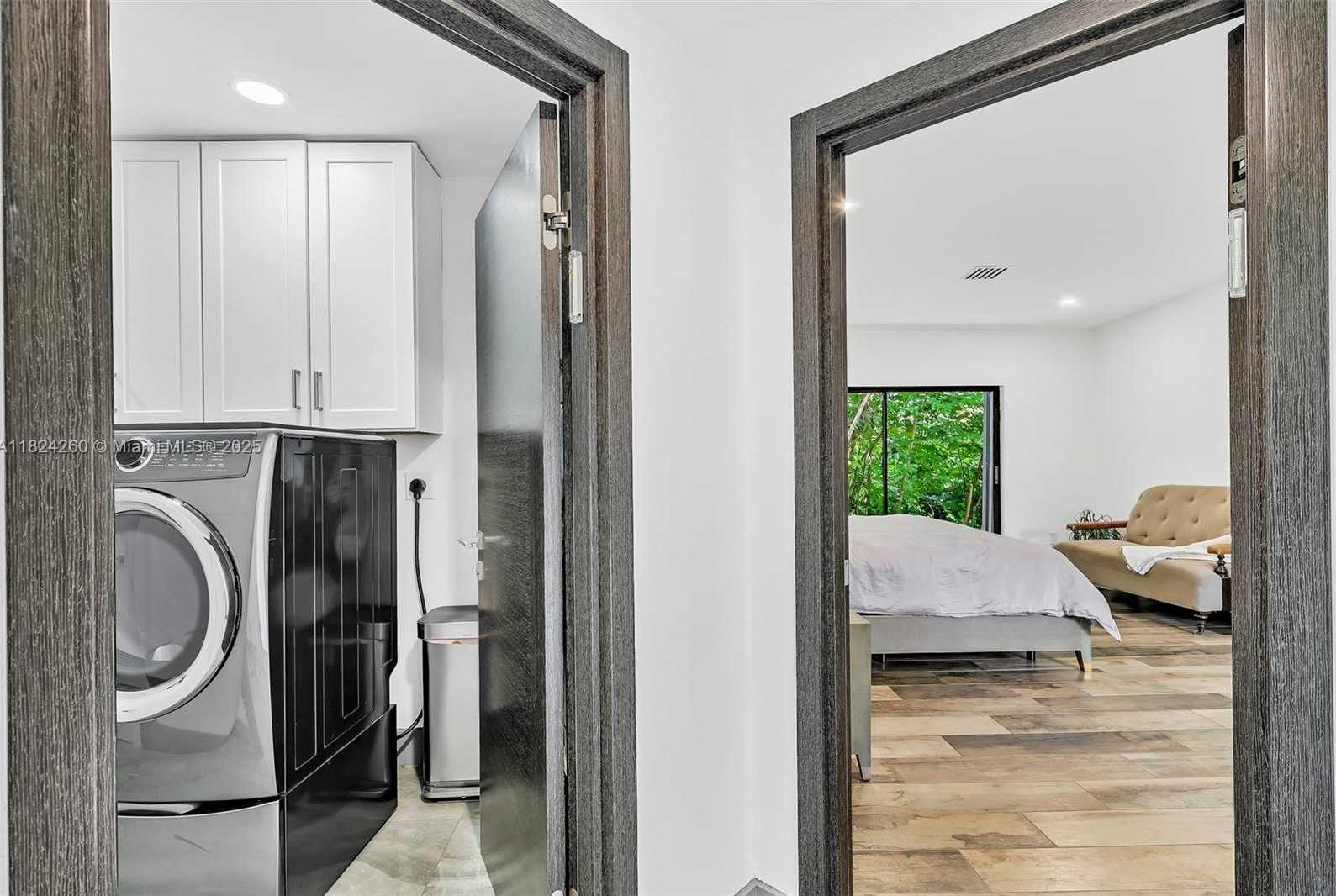 Small Image of 5811 SOUTH WEST 33 TER, Hollywood Number 75