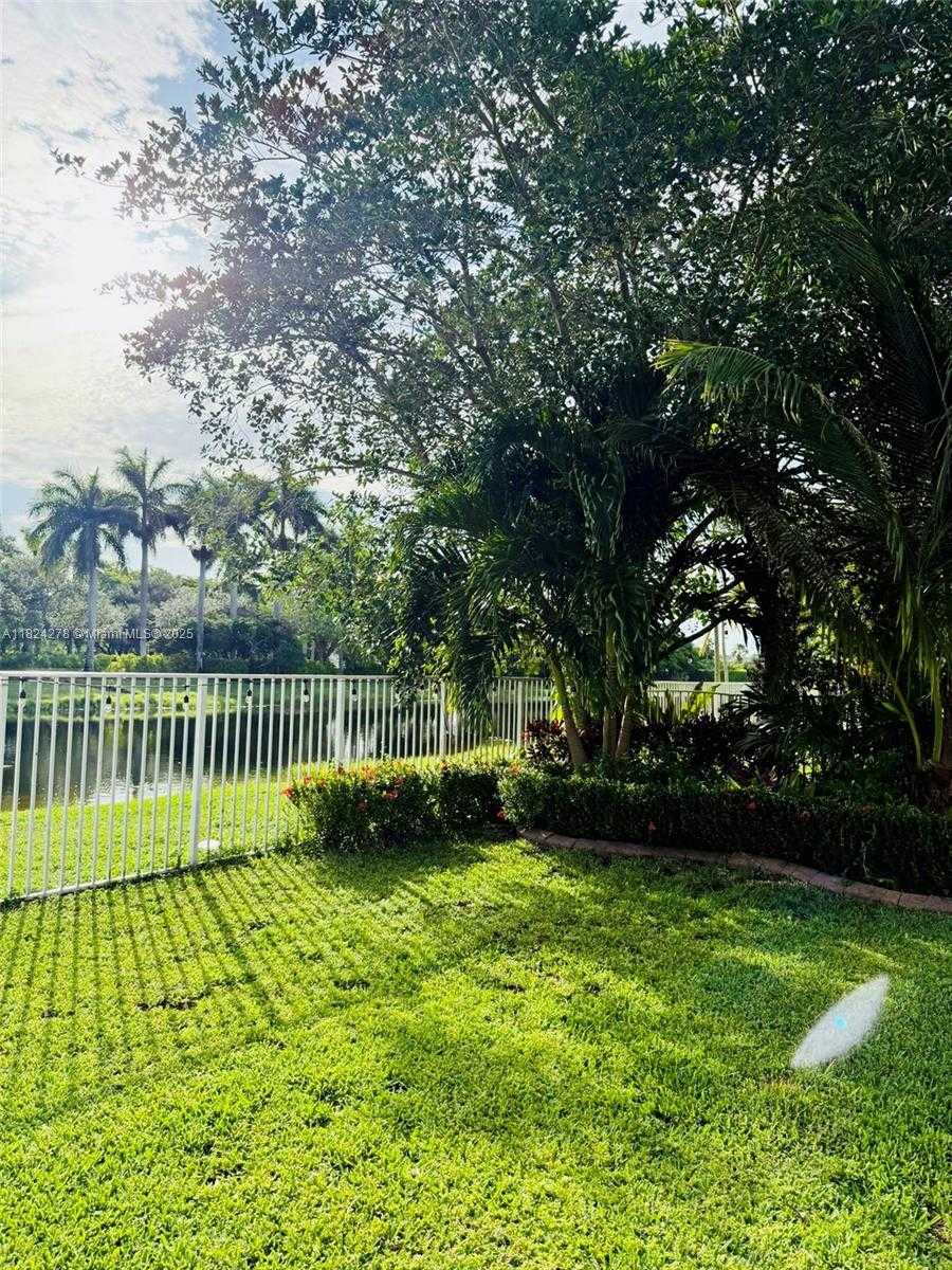Small Image of 1325 CHENILLE CIR, Weston Number 13