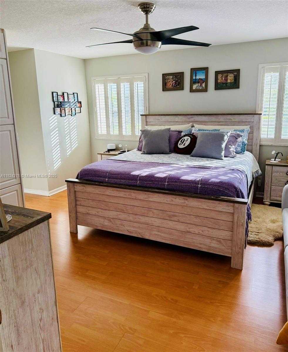Small Image of 1325 CHENILLE CIR, Weston Number 16
