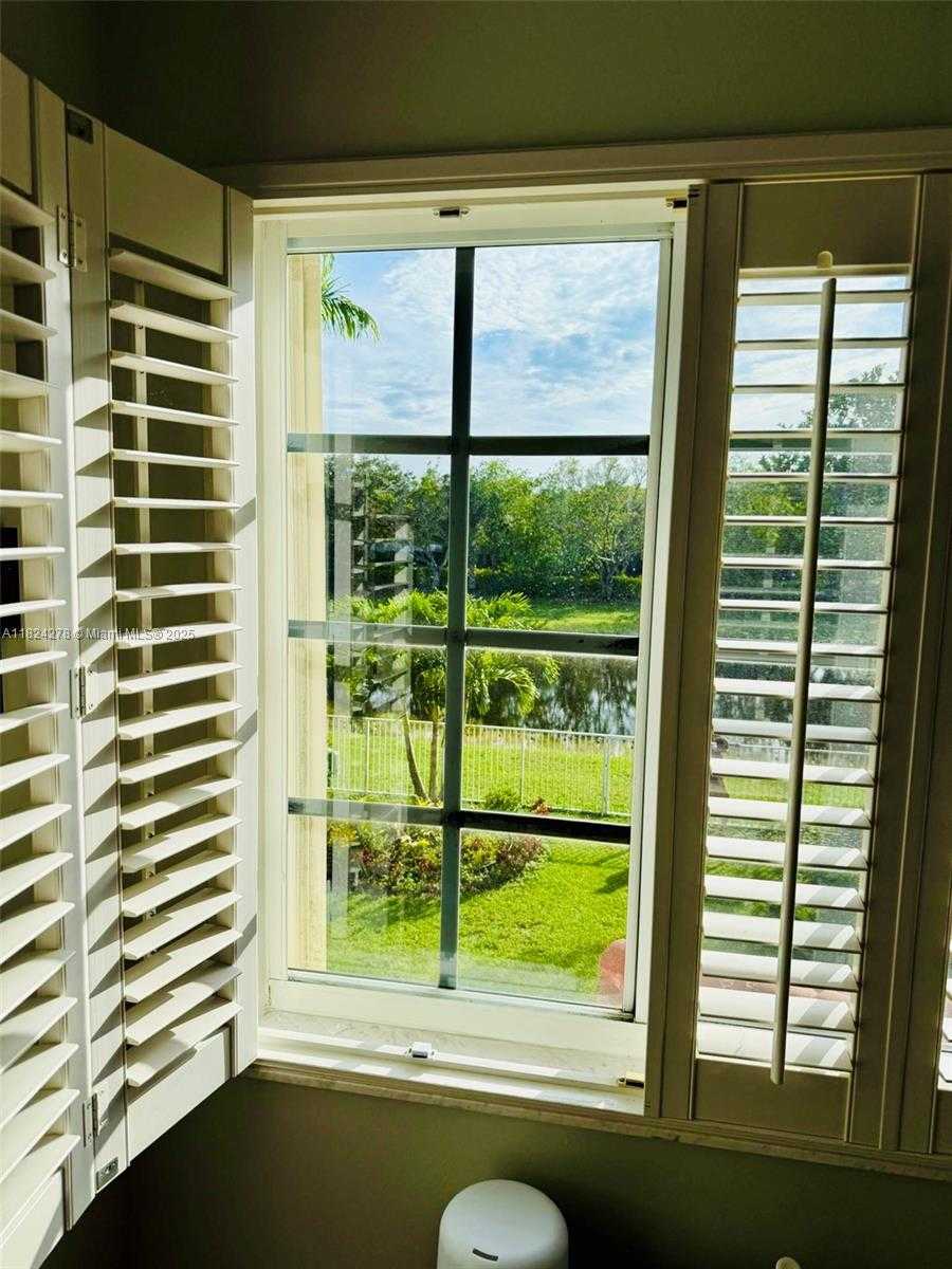 Small Image of 1325 CHENILLE CIR, Weston Number 17