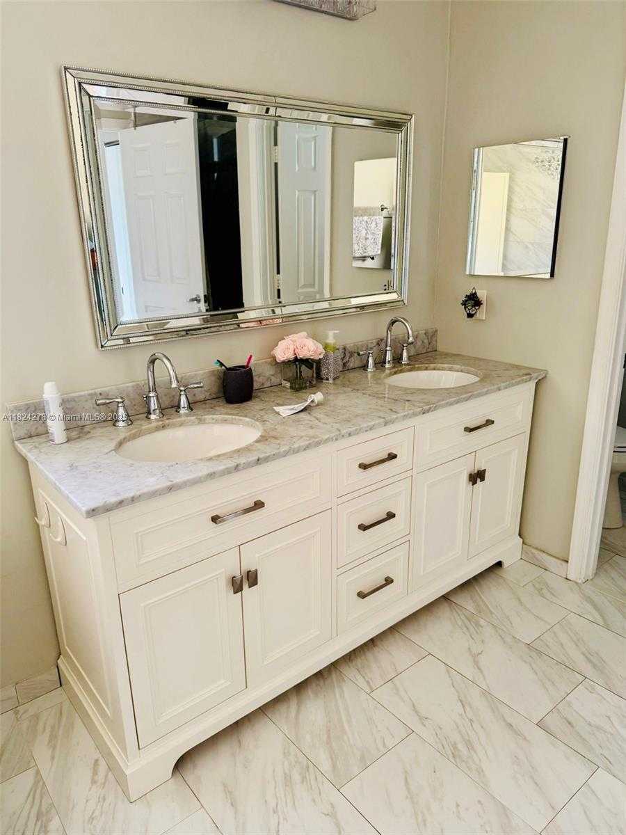Small Image of 1325 CHENILLE CIR, Weston Number 18