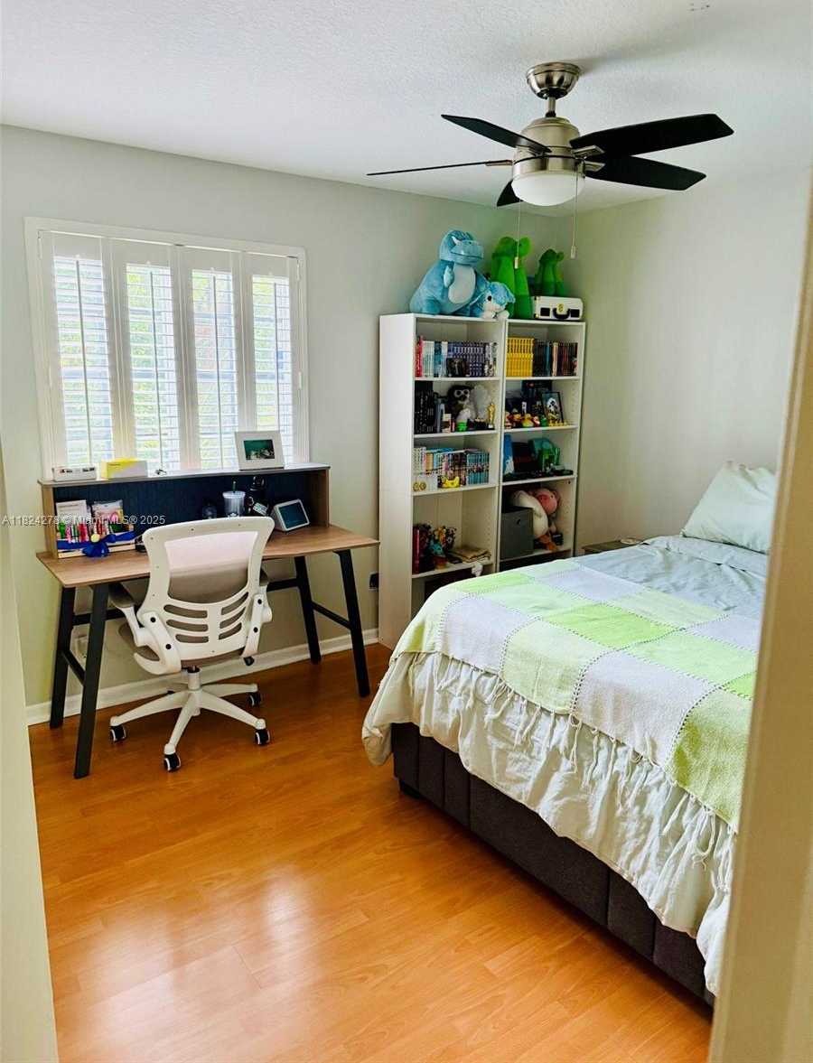 Small Image of 1325 CHENILLE CIR, Weston Number 21