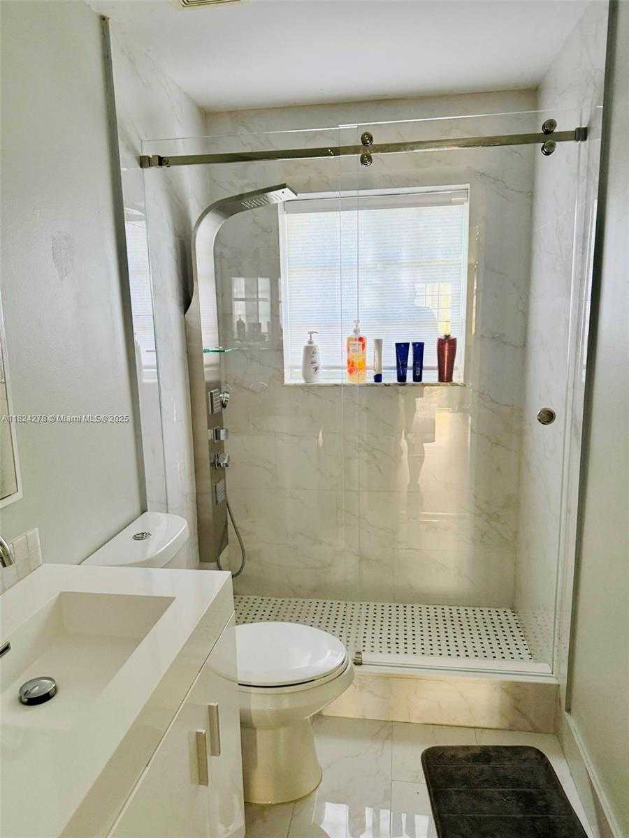 Small Image of 1325 CHENILLE CIR, Weston Number 22